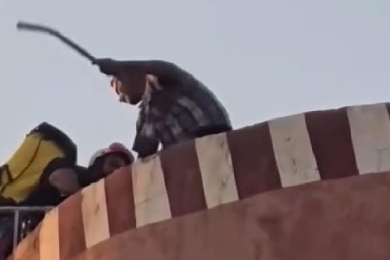 بني ملال .. وفاة الشخص الذي رمى بنفسه من سطح خزان للمياه ناتجة عن تمزقات النخاع الشوكي والشريان السباتي وللعضلات المقابلة له مع كسر لعظم الحلق (بلاغ)
