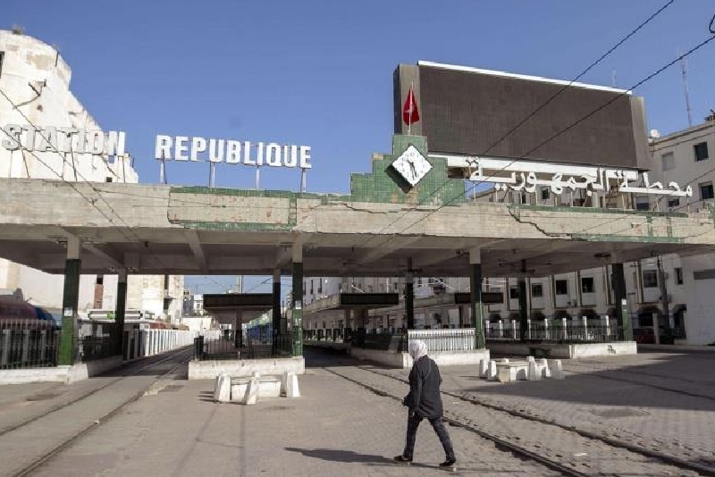 نقابة النقل في تونس تعلن تمسكها بشن إضراب عام في القطاع بعد فشل المفاوضات مع الحكومة