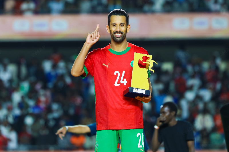 بطولة أمم إفريقيا للاعبين المحليين 2024: تتويج محمد ربيع حريمات بجائزة أفضل لاعب، تكريم للبطل (بورتريه)