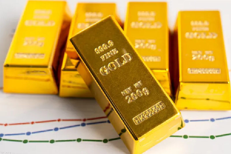 الذهب يتراجع متأثرا بصعود الدولار
