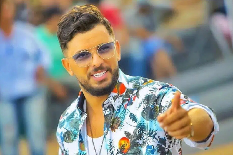 مهرجان “أوريونتاليس”.. حاتم عمور يلهب حماس الجمهور بفضاء الميناء القديم بمونتريال
