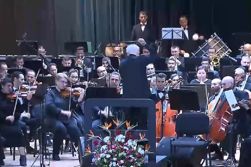 عيد العرش.. الأوركسترا السيمفونية تمتع جمهور البيضاء بمقطوعات من موسيقى الجاز