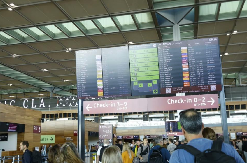 اضطرابات في مطارات أوروبية بسبب خلل إلكتروني أصاب أنظمة تسجيل الركاب