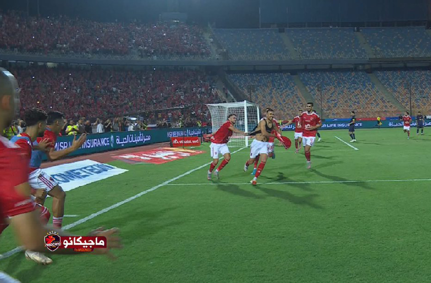 قمة الدوري المصري الممتاز لكرة القدم .. الأهلي يحقق فوزا مثيرا على حساب غريمه الزمالك بهدفين لواحد