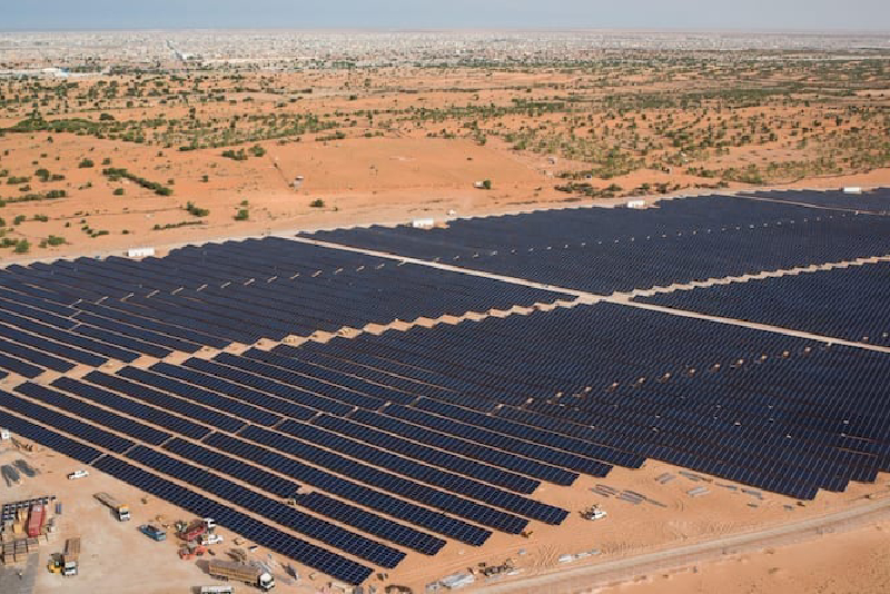 موريتانيا.. توقيع اتفاقية لبناء محطة كهربائية تعمل بالطاقة الشمسية والريحية باستثمار يناهز 300 مليون دولار