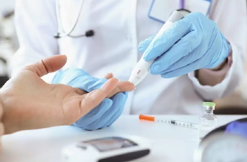 مغاربة وأجانب يناقشون بمراكش التقنيات الحديثة في علاج أمراض الغدد والتغذية وداء السكري