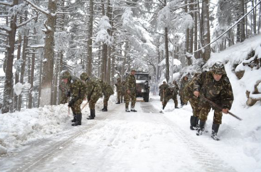  إنقاذ مئات المتنزهين العالقين بمنطقة التيبت إثر تساقط كثيف للثلوج (إعلام)