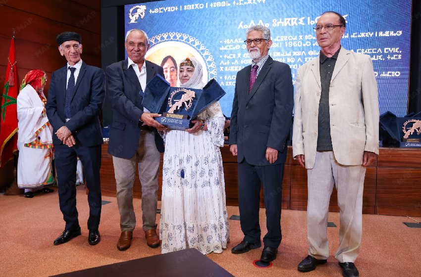 الفنانة حادة أعكي بالجائزة التقديرية للثقافة الأمازيغية 2024