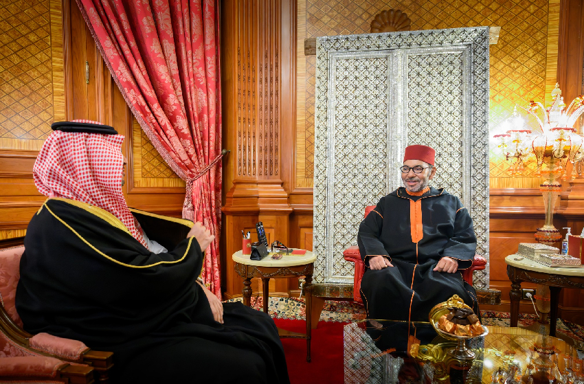  جلالة الملك يستقبل بالدار البيضاء مبعوثا من خادم الحرمين الشريفين ومن ولي عهد المملكة العربية السعودية حاملا رسالة شفوية لجلالته