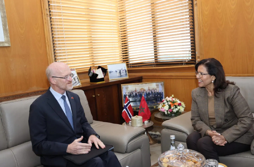 كاتبة الدولة المكلفة بالصيد البحري، زكية الدريوش، اليوم الثلاثاء بالرباط، مباحثات مع السفير المفوض فوق العادة وممثل مملكة ال