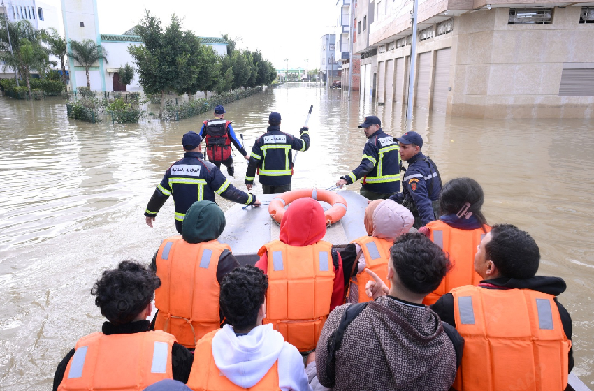  القصر الكبير .. تواصل عمليات إجلاء وإيواء المتضررين من ارتفاع منسوب مياه وادي اللوكوس