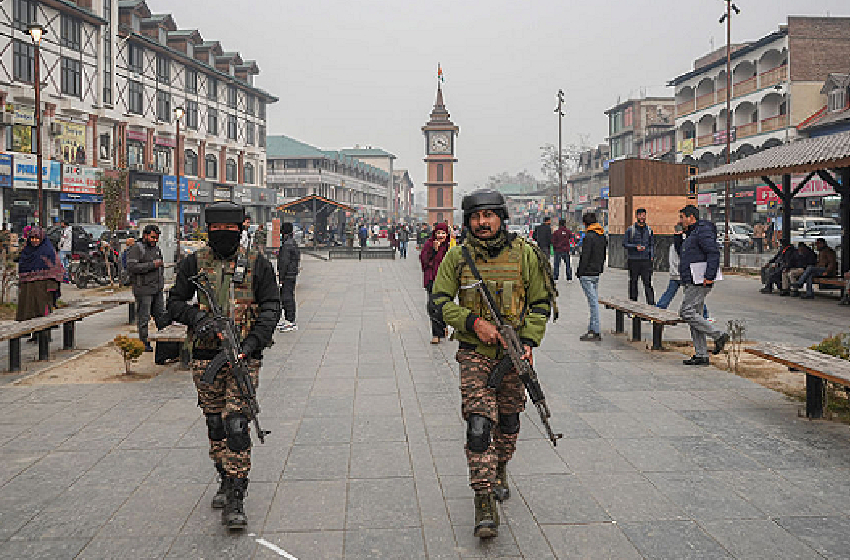  الهند وباكستان تتبادلان قوائم السجناء