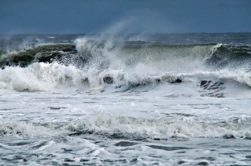 هائج إلى قوي الهيجان مع أمواج عاتية بالسواحل الأطلسية من طنجة إلى أكادير ابتداء من يوم غد الجمعة بلاغ
