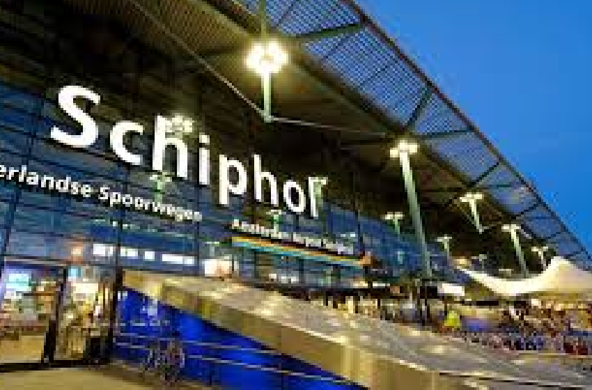 الخطوط الملكية الجوية الهولندية تلغي نحو 300 رحلة في مطار سخيبول بسبب الاضطرابات الجوية