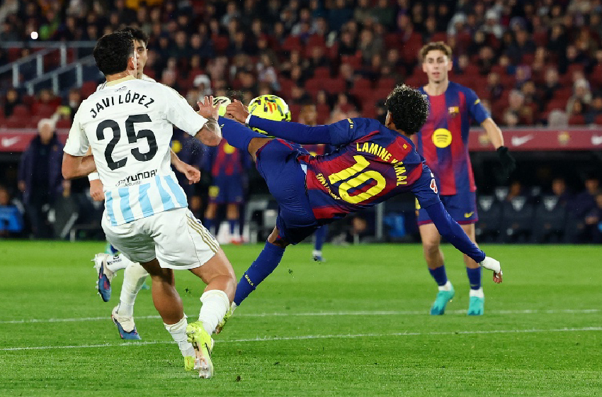  نادي برشلونة يهزم (أوفييدو) بثلاثية نظيفة ويستعيد صدارة الدوري الإسباني