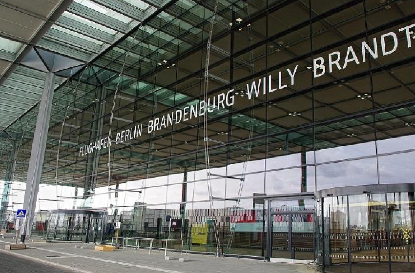 جميع الرحلات المغادرة من مطار برلين بسبب سوء الأحوال الجوية